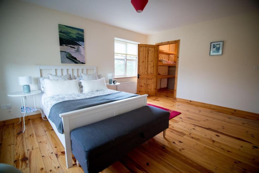 *Spacious Irish Cottage* Fanore 外观 照片