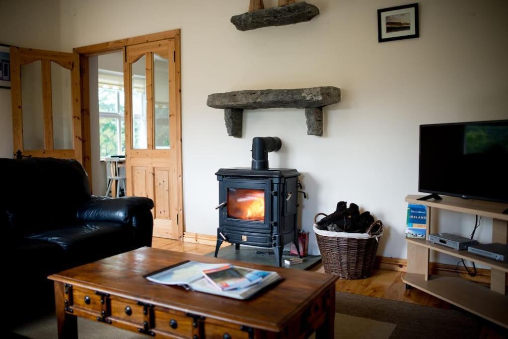 *Spacious Irish Cottage* Fanore 外观 照片